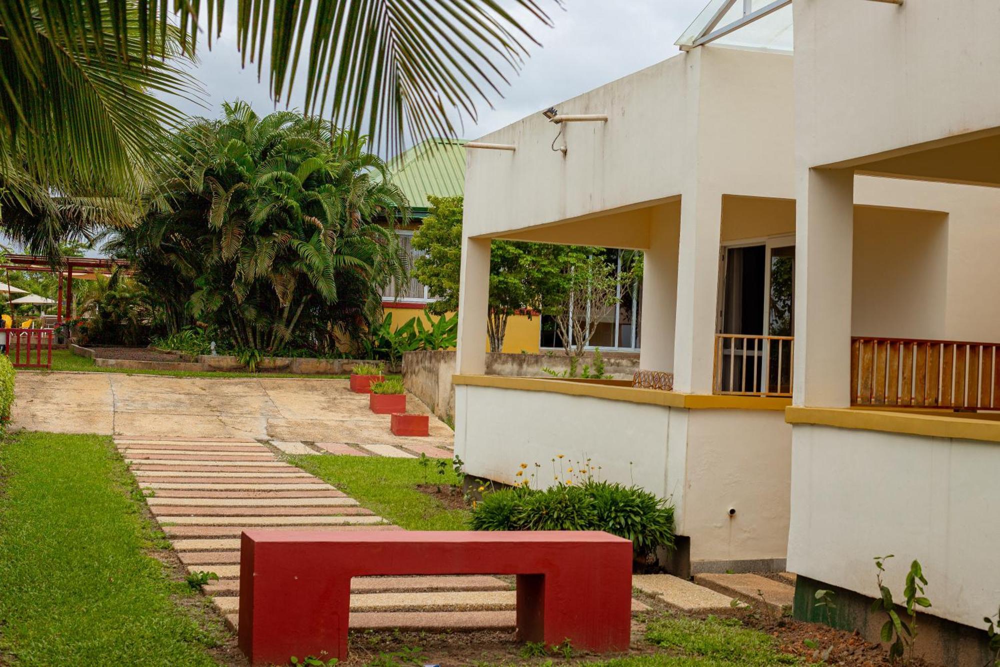 Golden Hill Parker Hotel Elmina Exterior foto